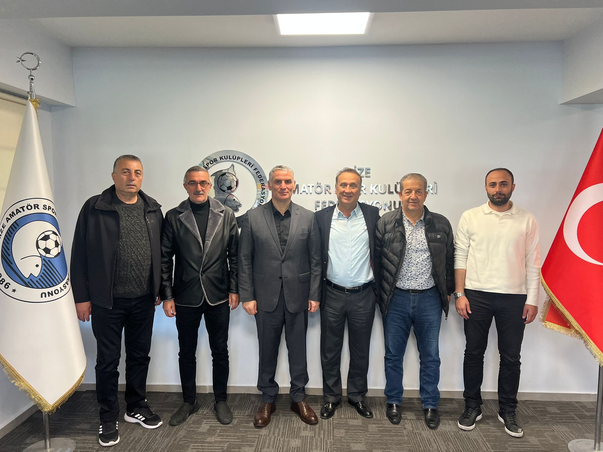 Pazarspor Kulübü Başkanı ve Yöneticilerinden Rize ASKF’ye Ziyaret